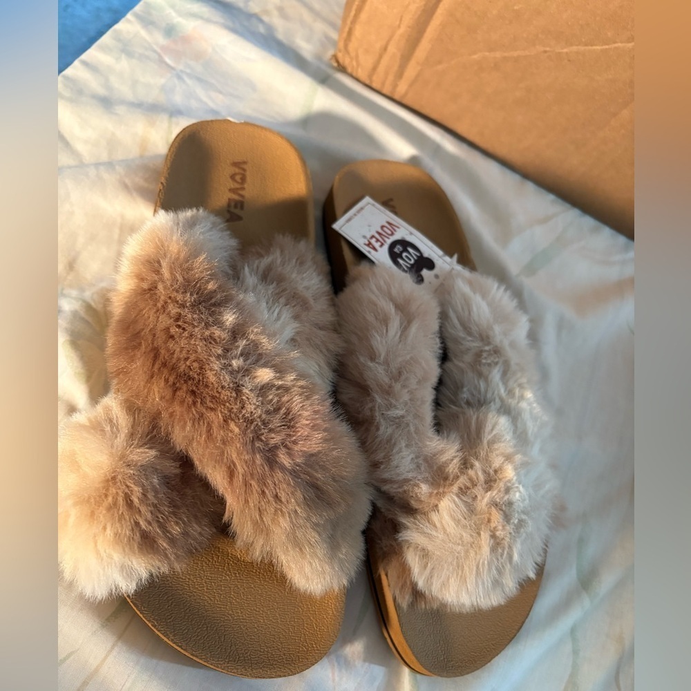 NWT-Vovea furry slides slip-on shoes plush crossover straps flat anti-slip sole - Picture 5 of 8